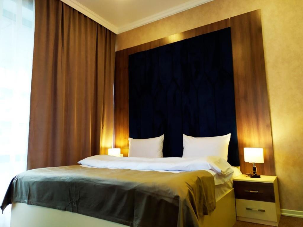The Clocktower Hotel Bakoe Buitenkant foto