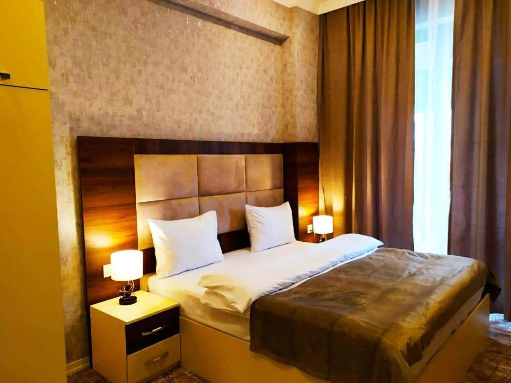 The Clocktower Hotel Bakoe Buitenkant foto