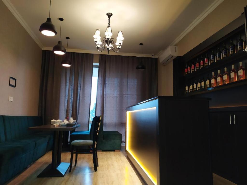 The Clocktower Hotel Bakoe Buitenkant foto